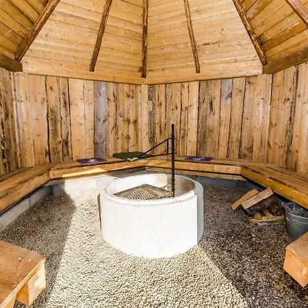 Kaeraenkaemoekki By Interhome * コリンカイラ